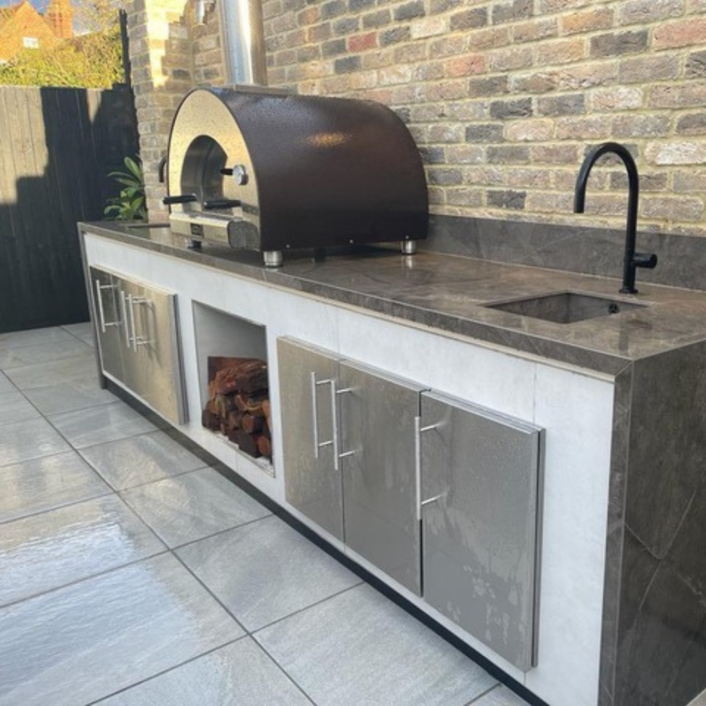 high end outdoor kitchens Tiling and ceramic 