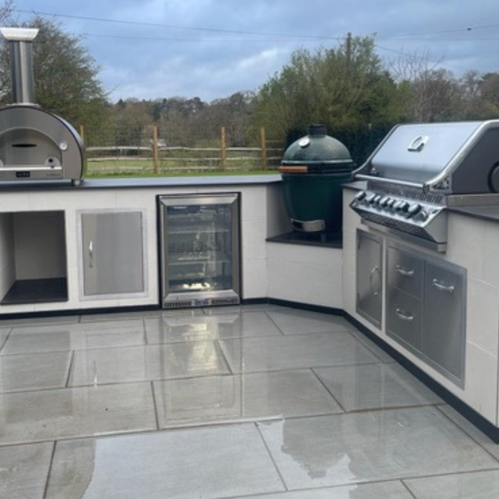 high end outdoor kitchens Tiling and ceramic 