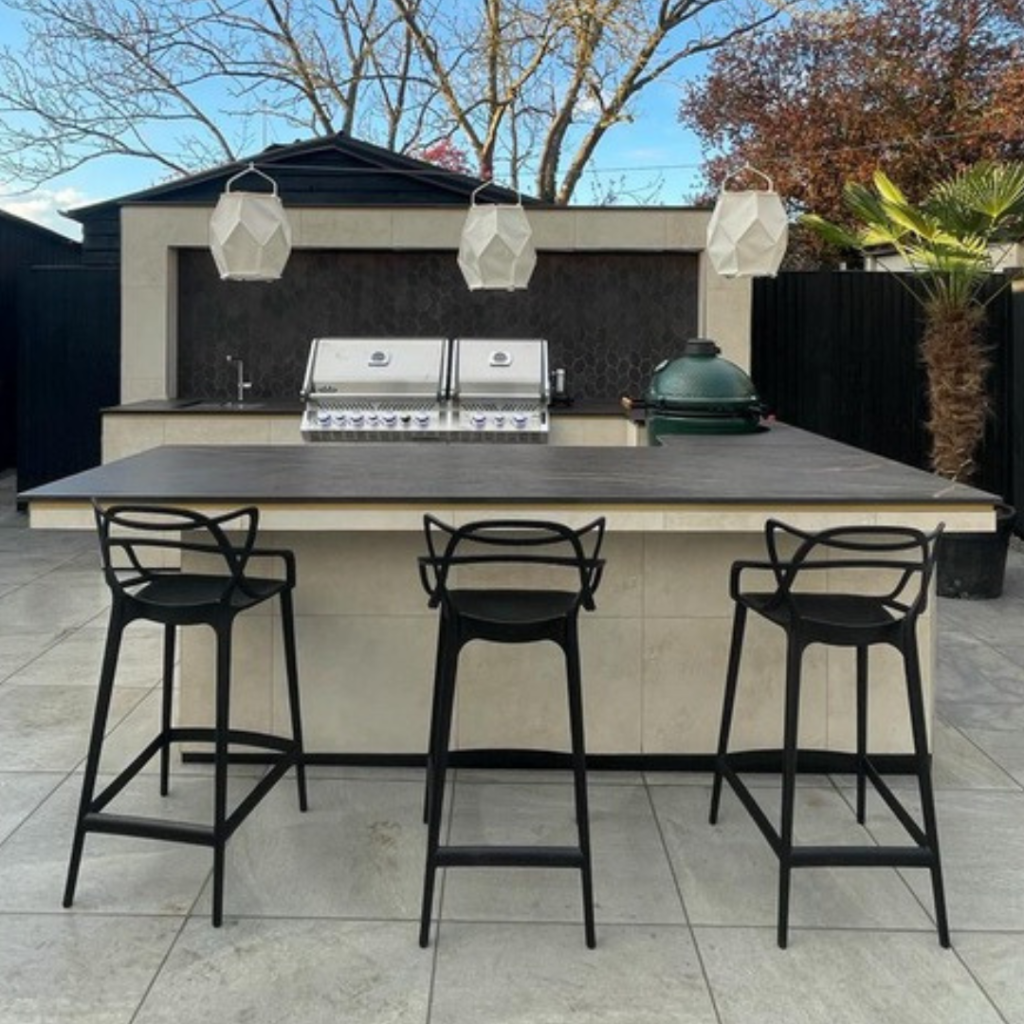 Outdoor kitchen photograph